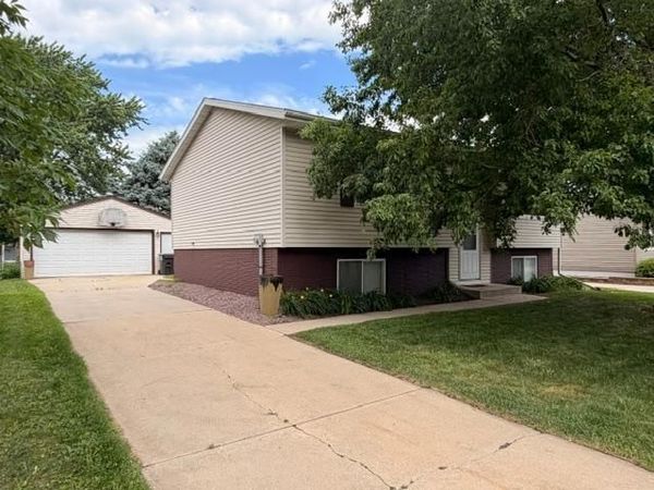4911 22nd Avenue NW, Rochester, MN 55901
