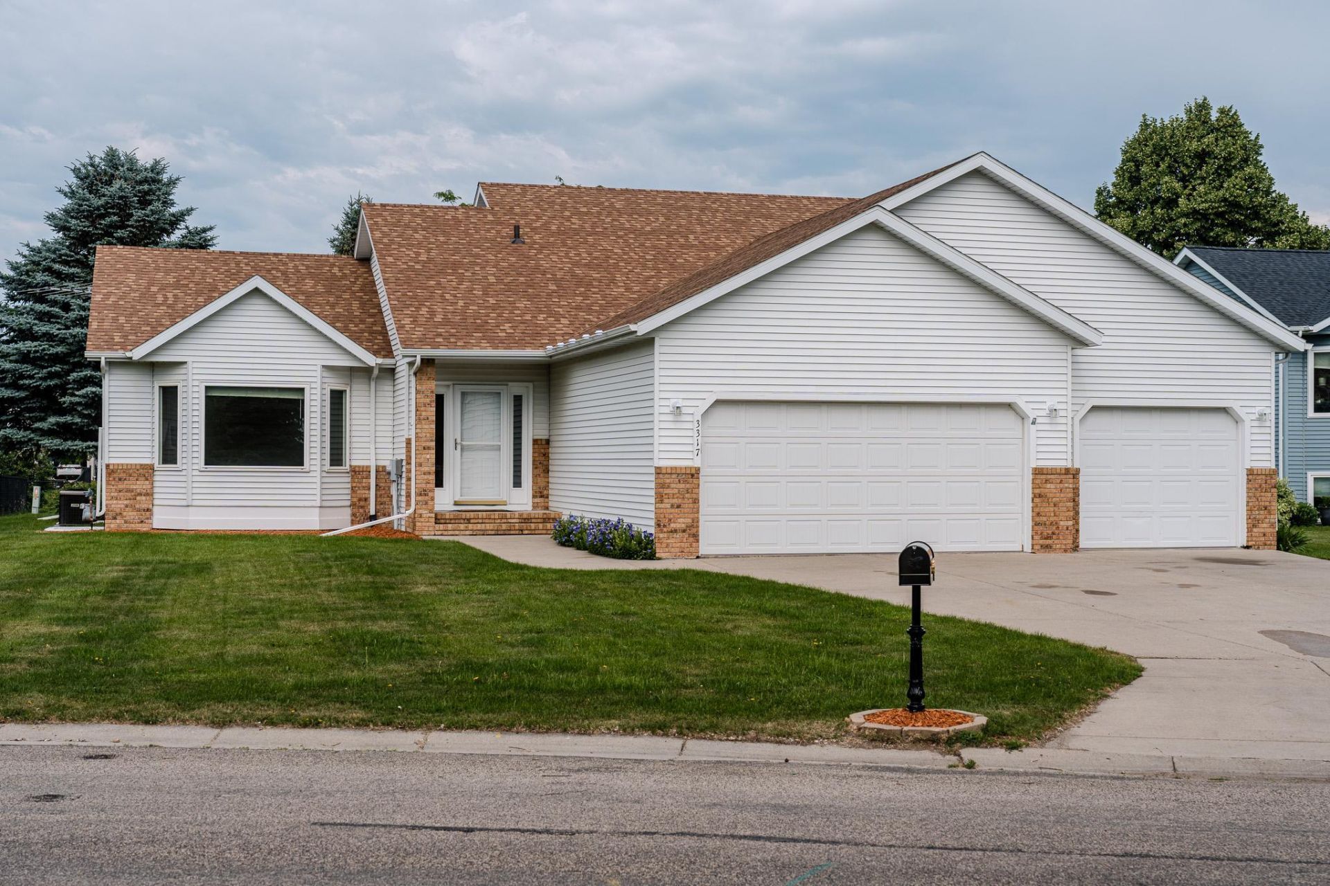 3317 Westmoor Drive, Moorhead, MN 56560 Main Photo