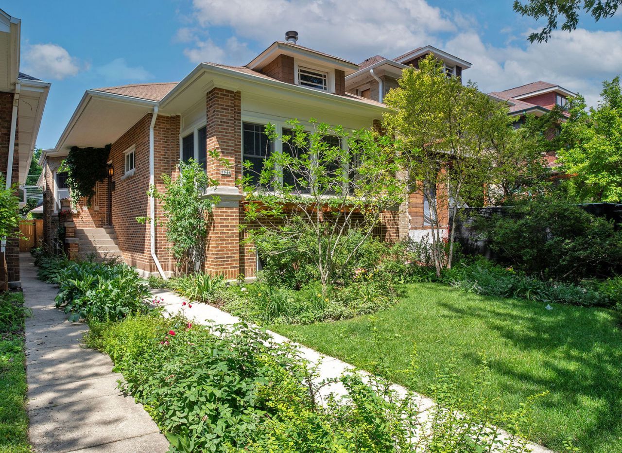 2948 W Wilson Avenue, Chicago, IL 60625 Main Photo