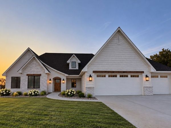 7180 Alvie Lane, Bettendorf, IA 52722