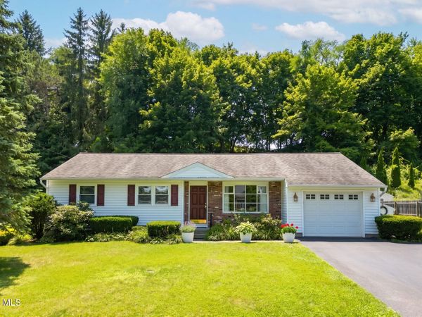 15 Woodside Court, Wynantskill, NY 12198