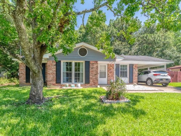 1300 Charmaine Circle E, Mobile, AL 36605
