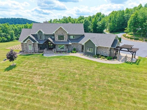 934 Hummingbird LN SE, Copper Hill, VA 24079