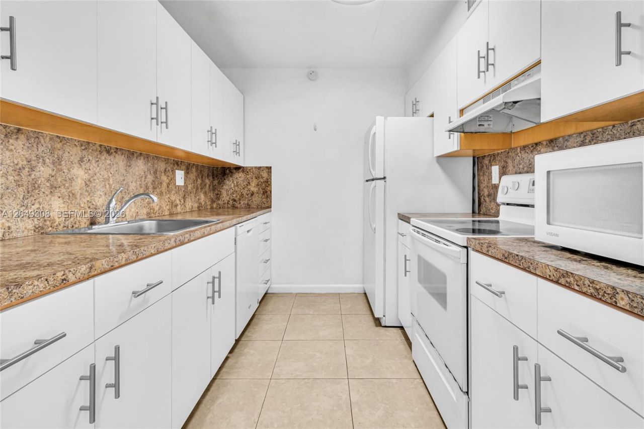 7201 Miami Lakes Dr, Unit B14, Miami Lakes, FL 33014 Photo