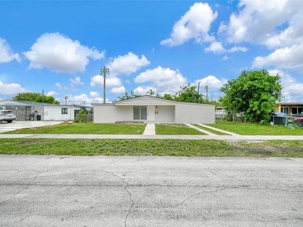 1380 W 60th Ter , Hialeah, FL 33012