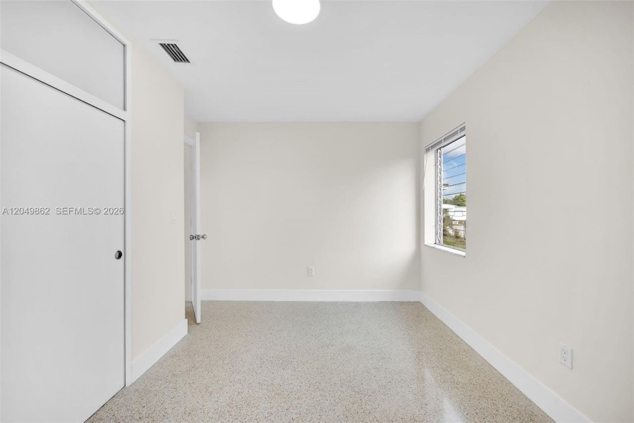 1380 W 60th Ter , Hialeah, FL 33012 Photo