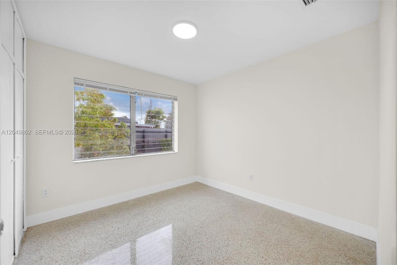 1380 W 60th Ter , Hialeah, FL 33012 Photo