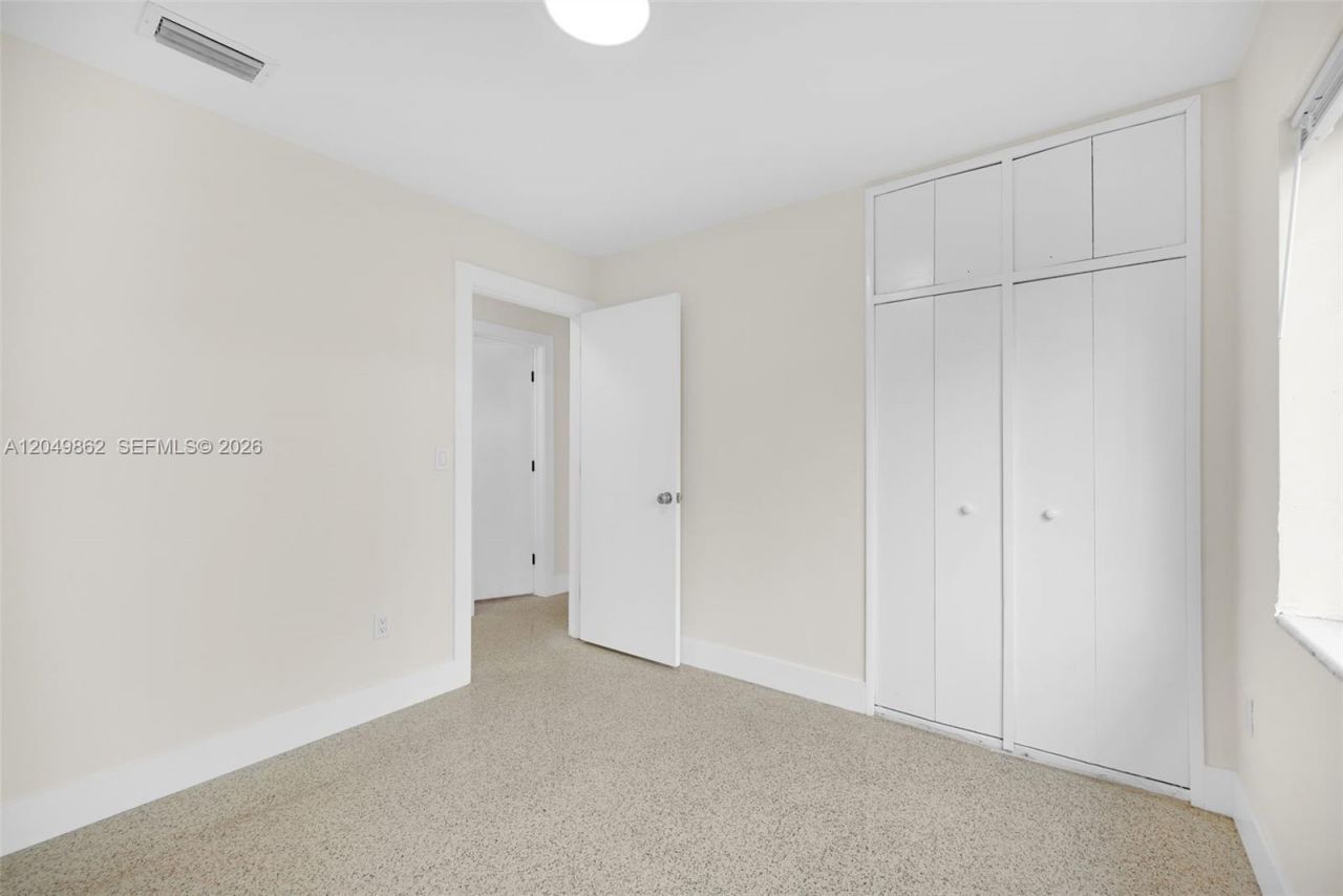 1380 W 60th Ter , Hialeah, FL 33012 Photo