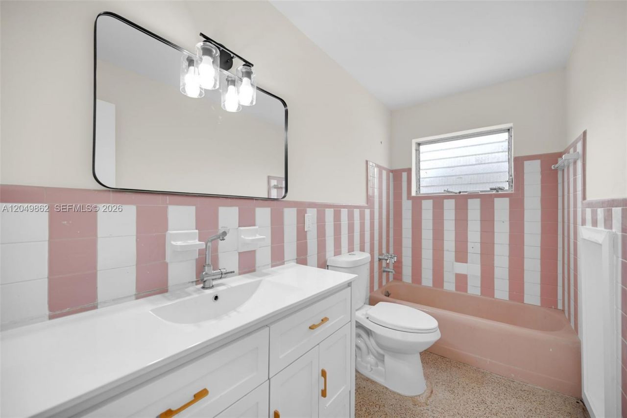 1380 W 60th Ter , Hialeah, FL 33012 Photo