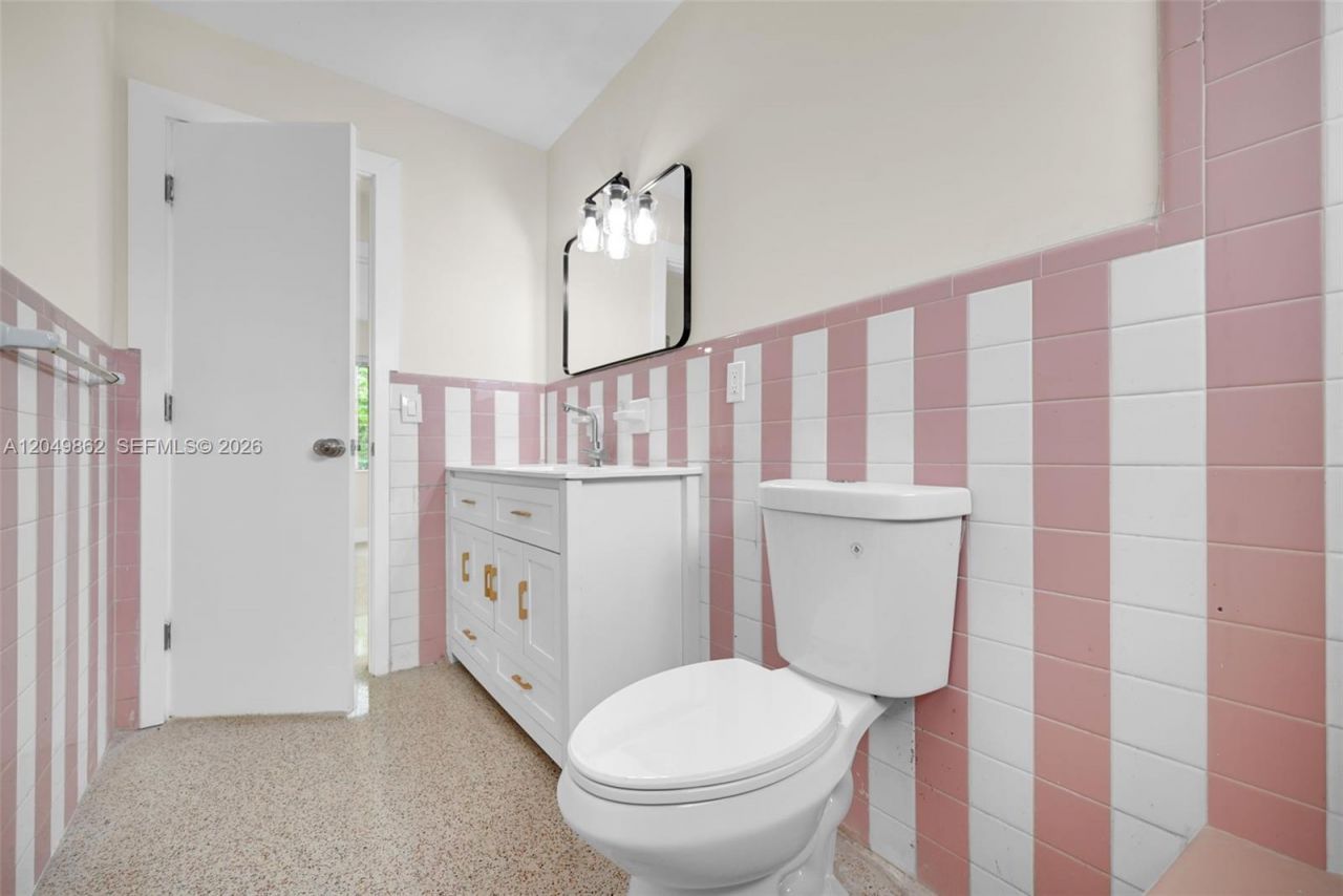 1380 W 60th Ter , Hialeah, FL 33012 Photo