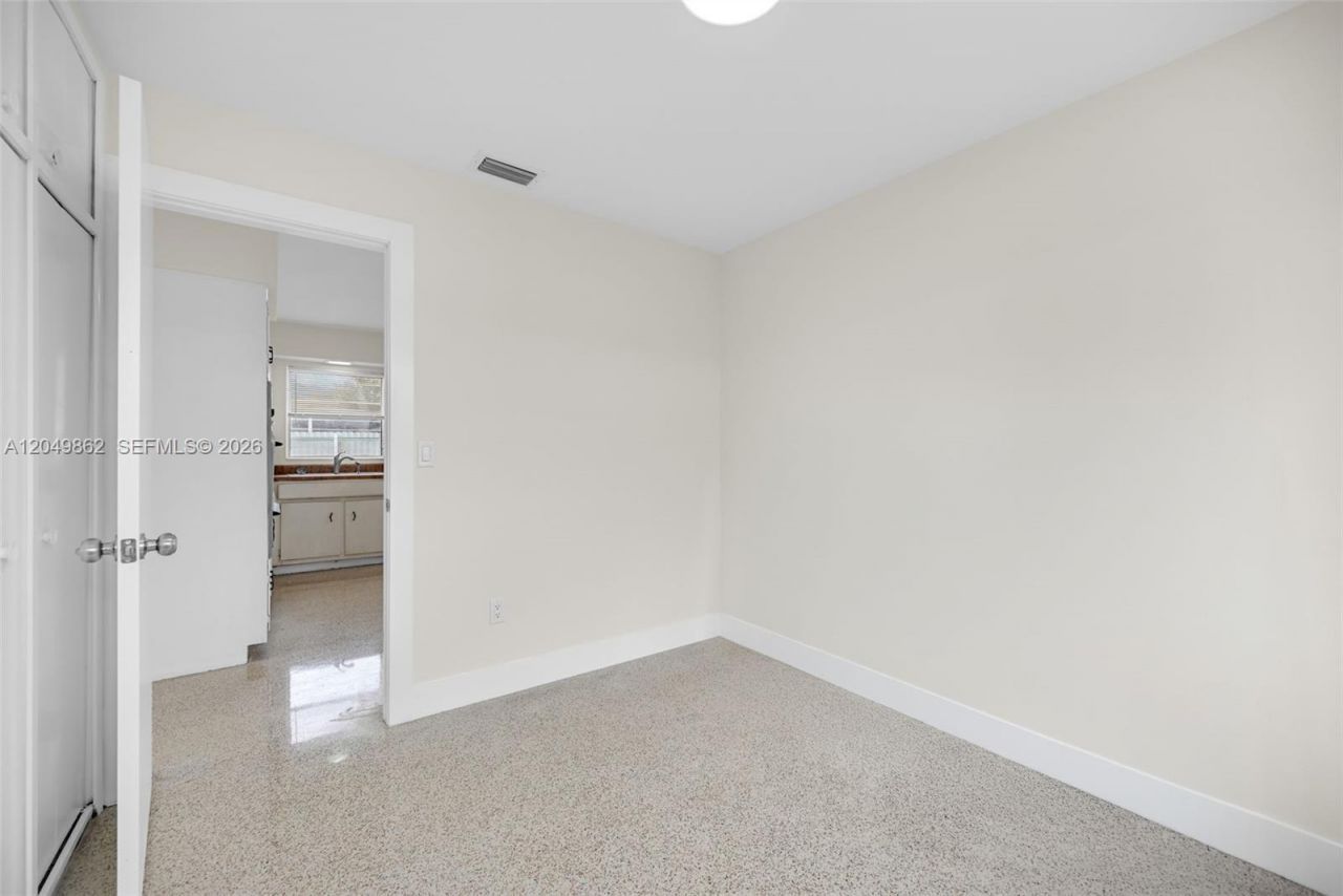 1380 W 60th Ter , Hialeah, FL 33012 Photo