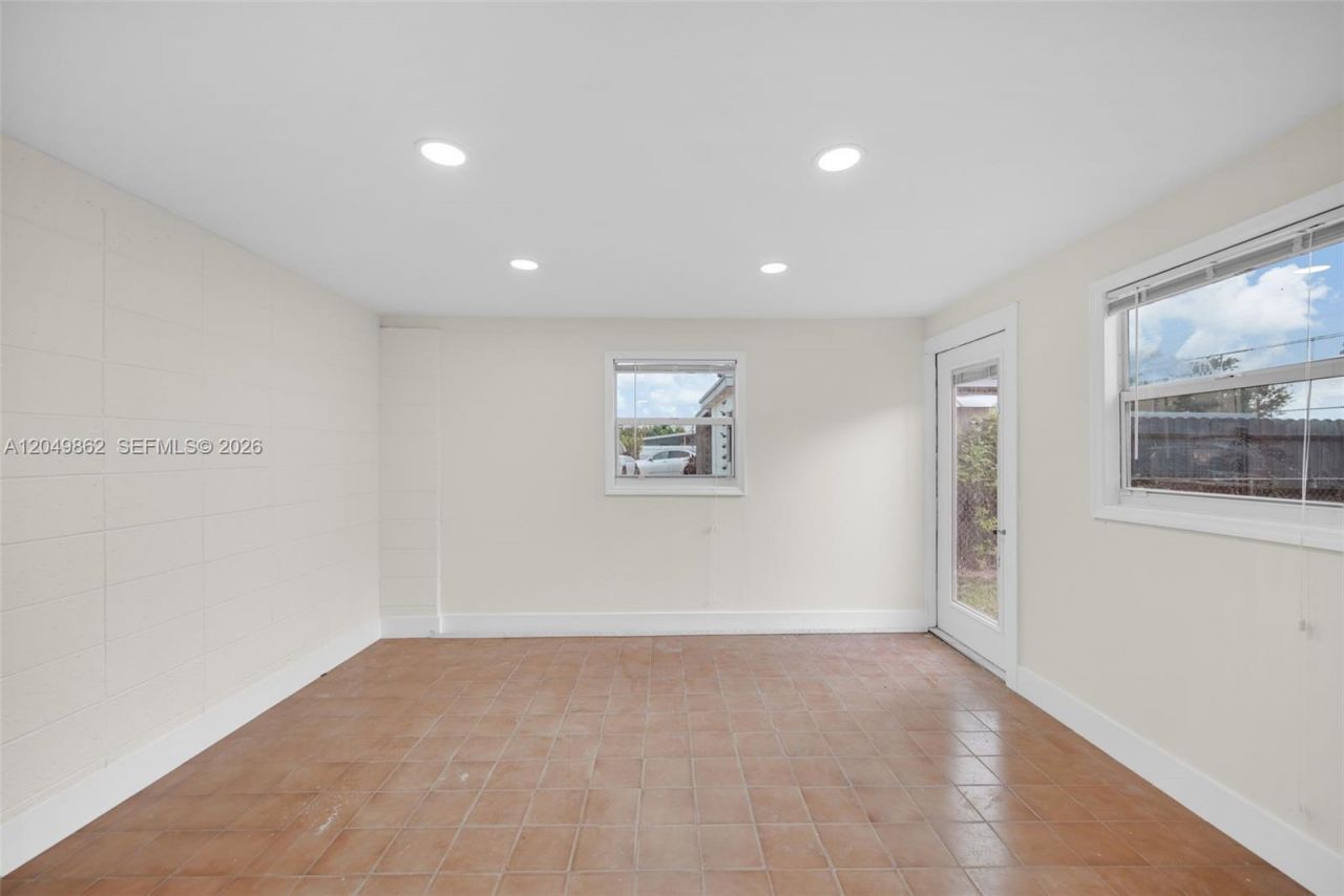 1380 W 60th Ter , Hialeah, FL 33012 Photo
