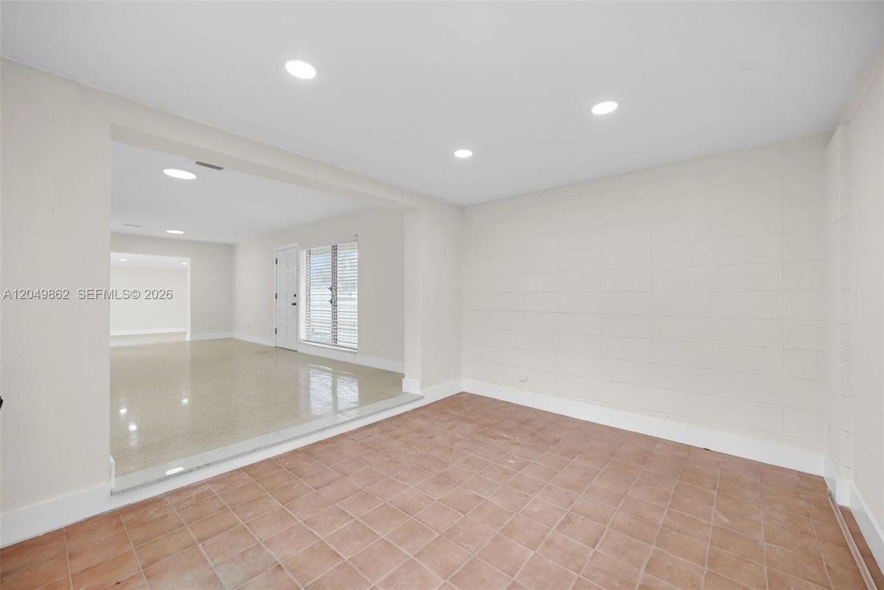 1380 W 60th Ter , Hialeah, FL 33012 Photo