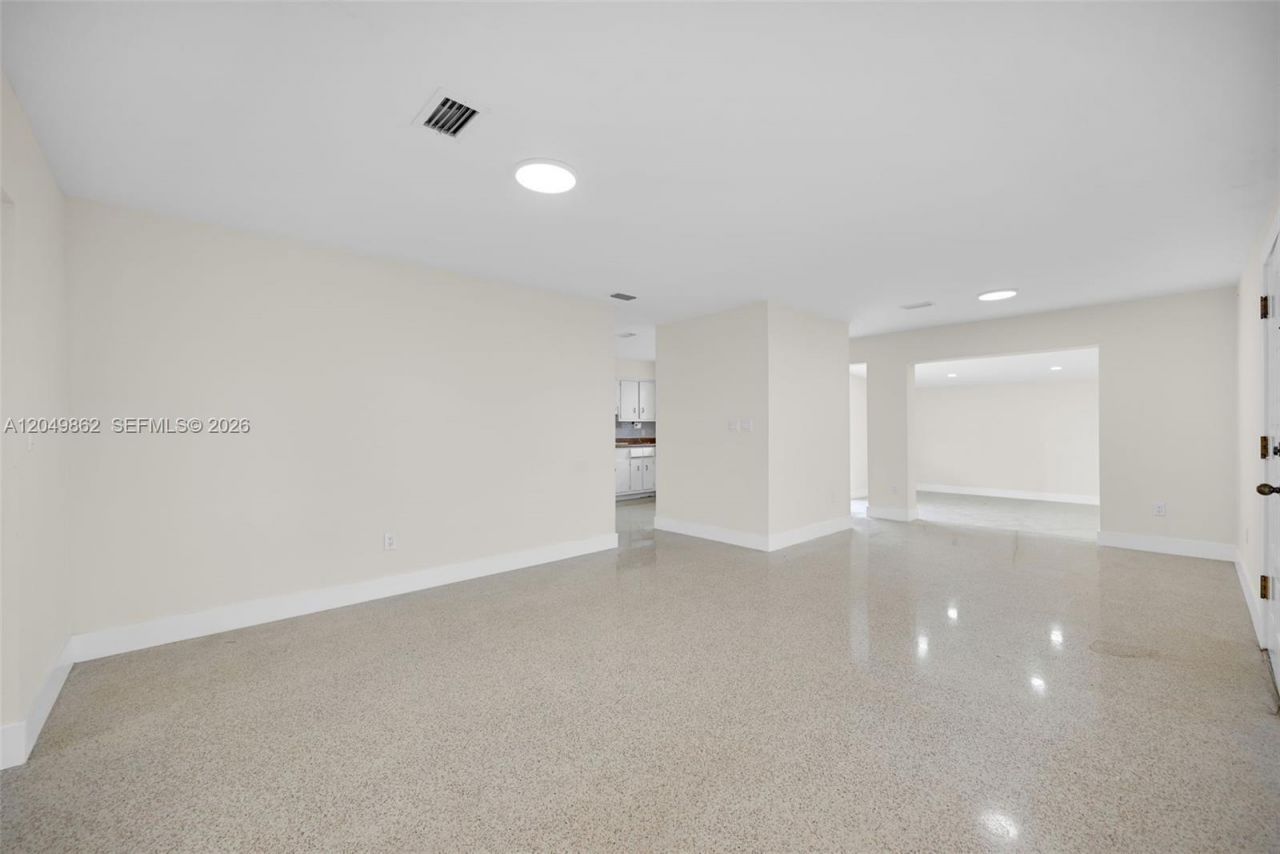1380 W 60th Ter , Hialeah, FL 33012 Photo