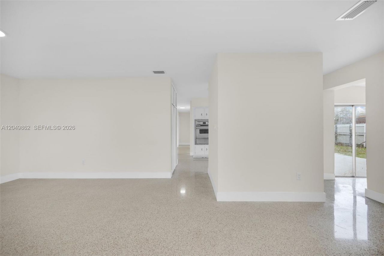 1380 W 60th Ter , Hialeah, FL 33012 Photo