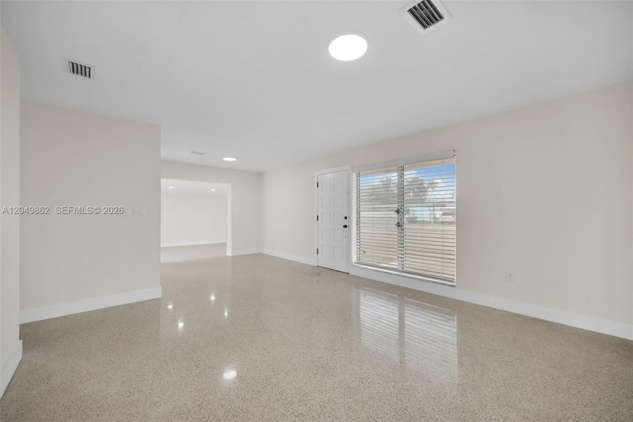 1380 W 60th Ter , Hialeah, FL 33012 Photo