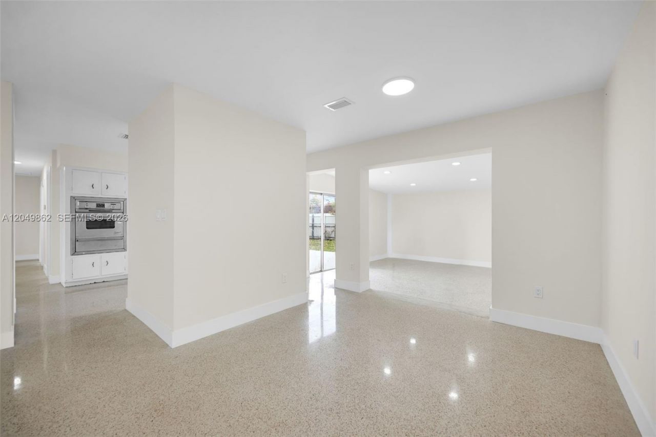 1380 W 60th Ter , Hialeah, FL 33012 Photo
