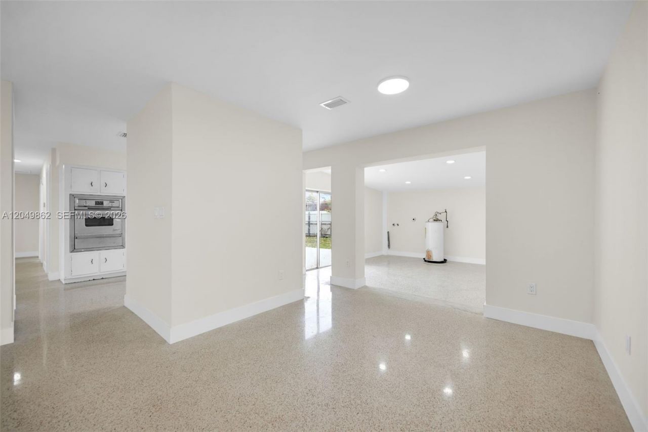 1380 W 60th Ter , Hialeah, FL 33012 Photo