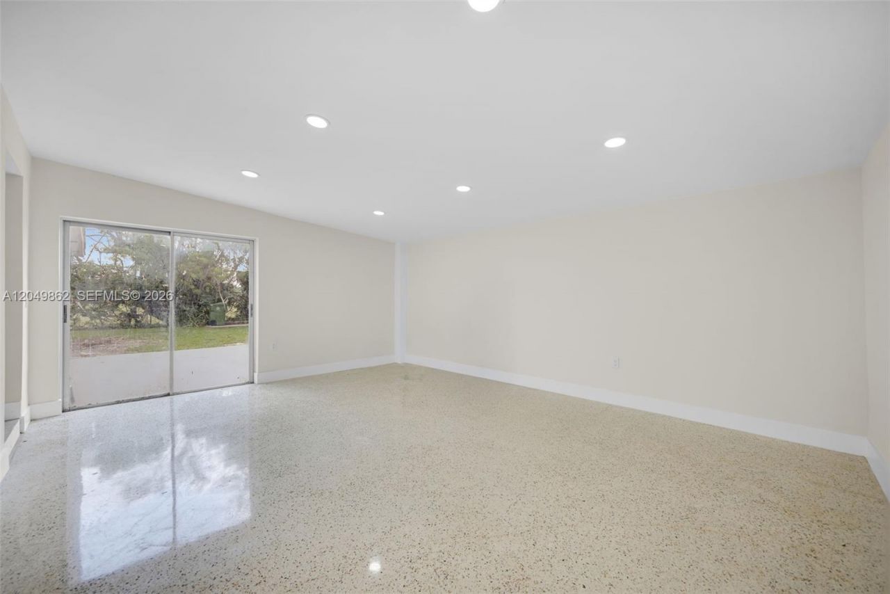 1380 W 60th Ter , Hialeah, FL 33012 Photo