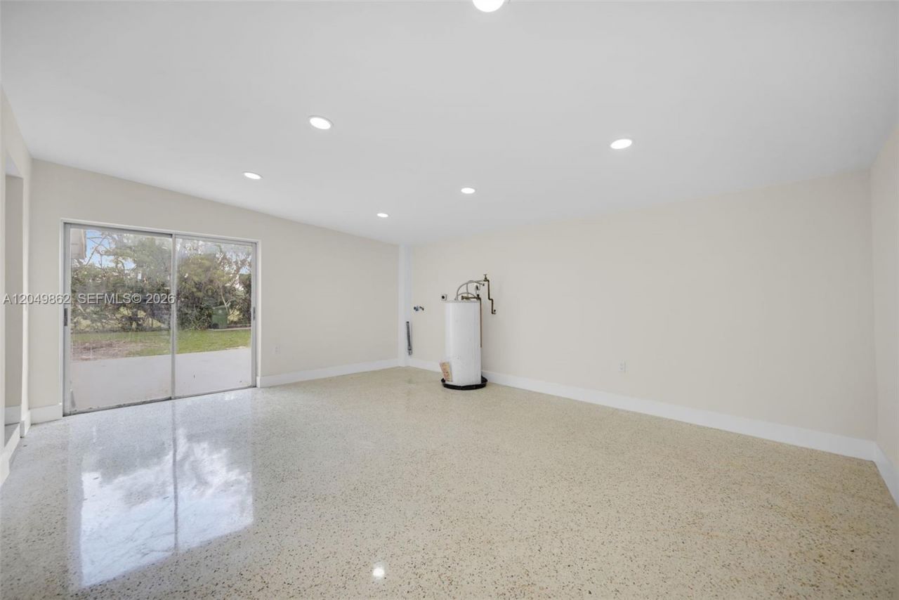 1380 W 60th Ter , Hialeah, FL 33012 Photo