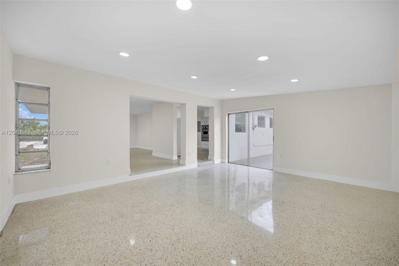 1380 W 60th Ter , Hialeah, FL 33012 Photo