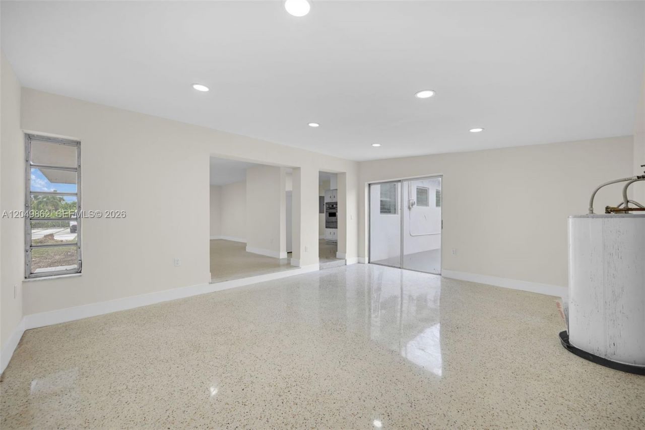 1380 W 60th Ter , Hialeah, FL 33012 Photo
