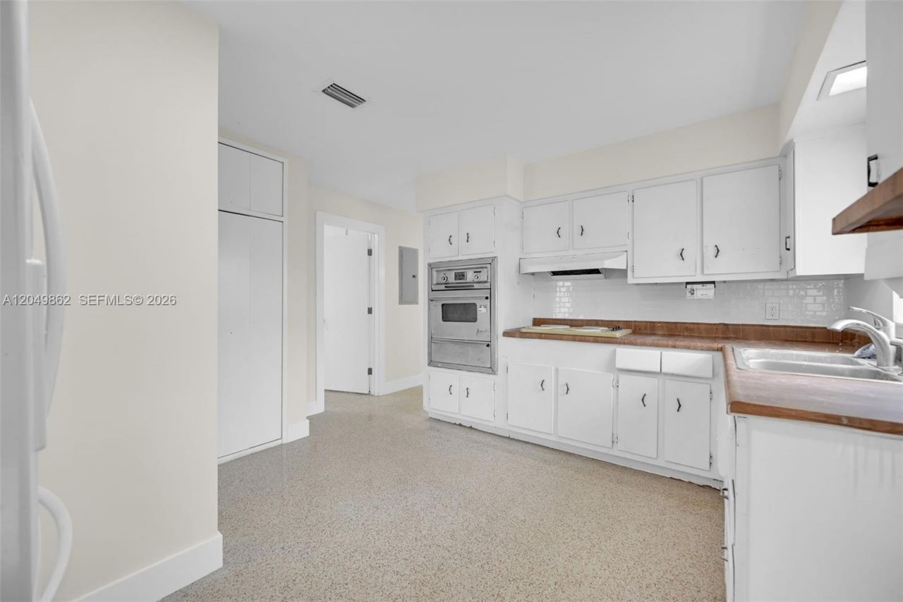 1380 W 60th Ter , Hialeah, FL 33012 Photo