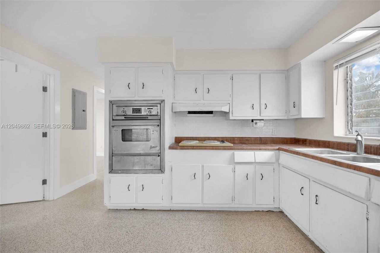 1380 W 60th Ter , Hialeah, FL 33012 Photo