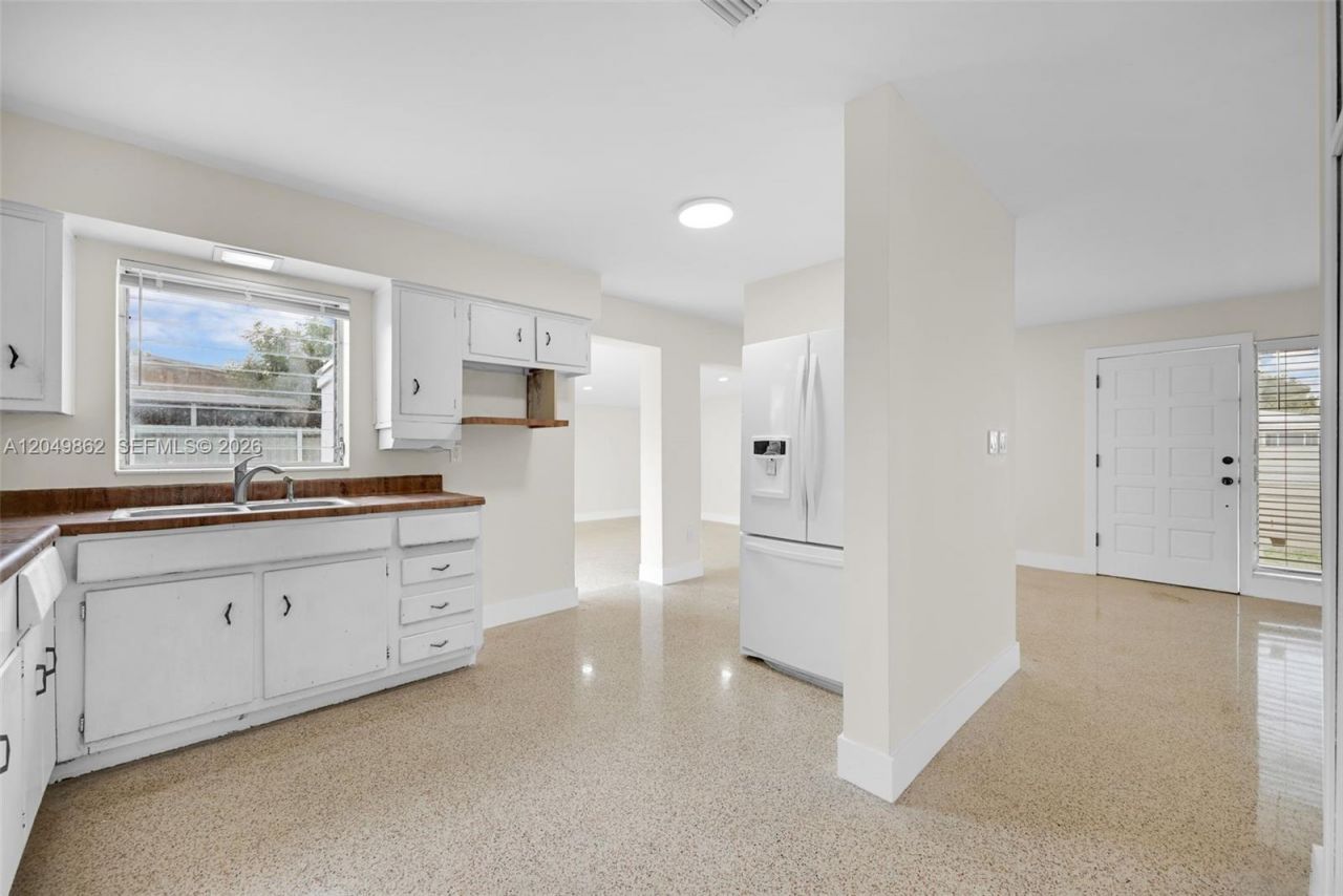 1380 W 60th Ter , Hialeah, FL 33012 Photo