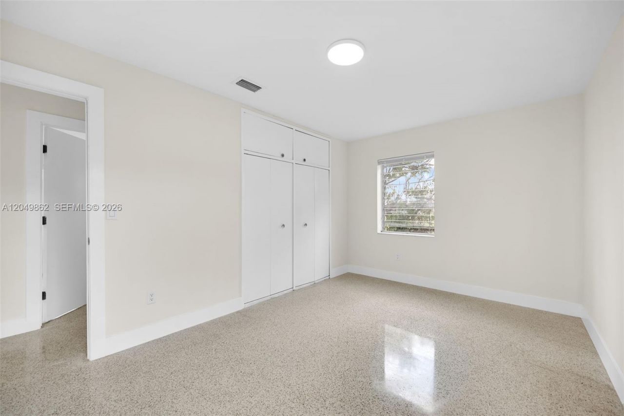 1380 W 60th Ter , Hialeah, FL 33012 Photo