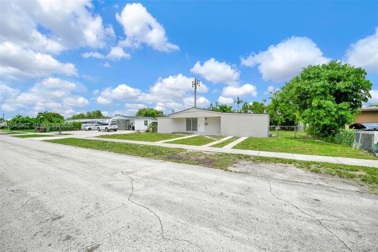 1380 W 60th Ter , Hialeah, FL 33012 Photo