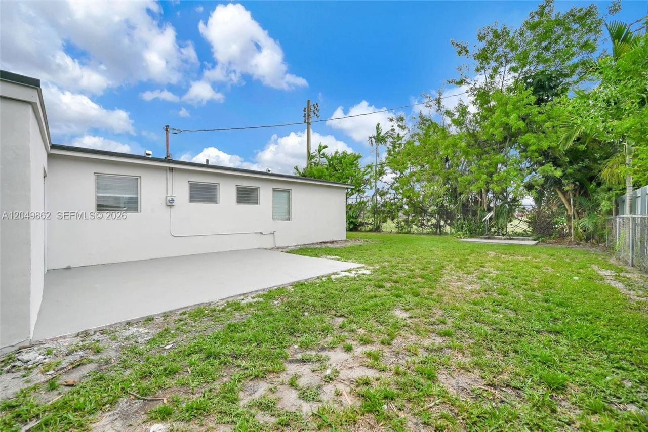 1380 W 60th Ter , Hialeah, FL 33012 Photo