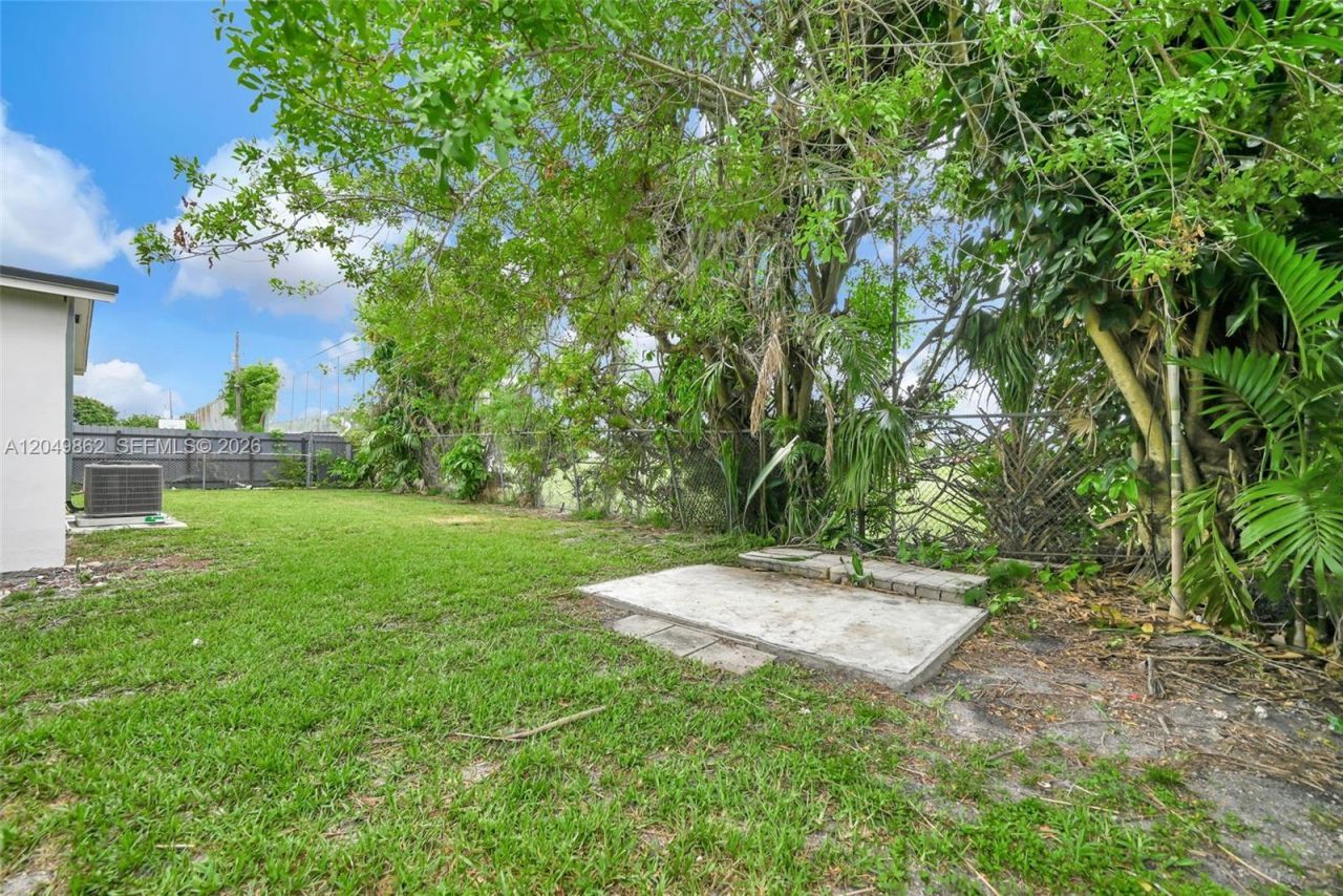 1380 W 60th Ter , Hialeah, FL 33012 Photo