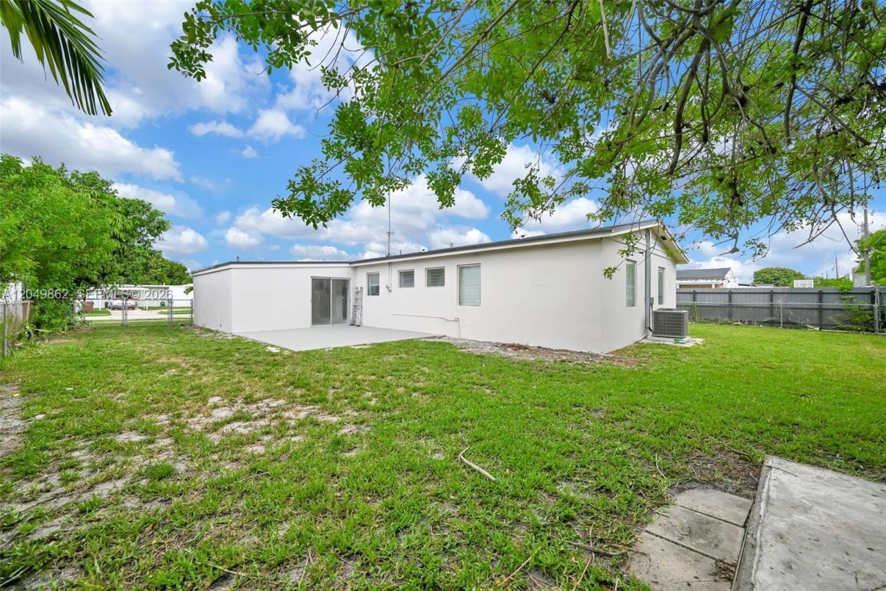 1380 W 60th Ter , Hialeah, FL 33012 Photo