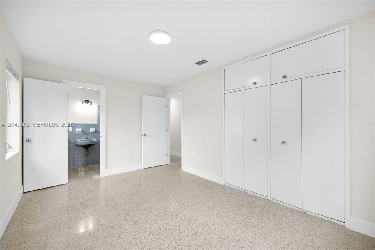 1380 W 60th Ter , Hialeah, FL 33012 Photo