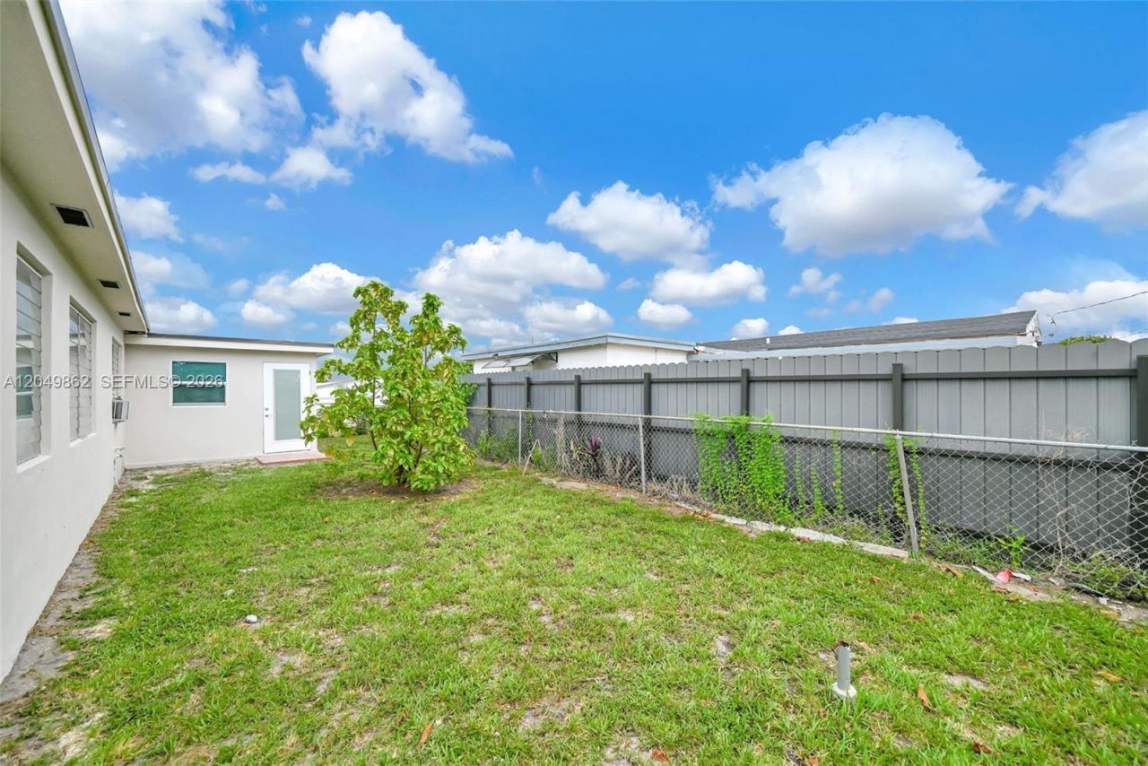 1380 W 60th Ter , Hialeah, FL 33012 Photo
