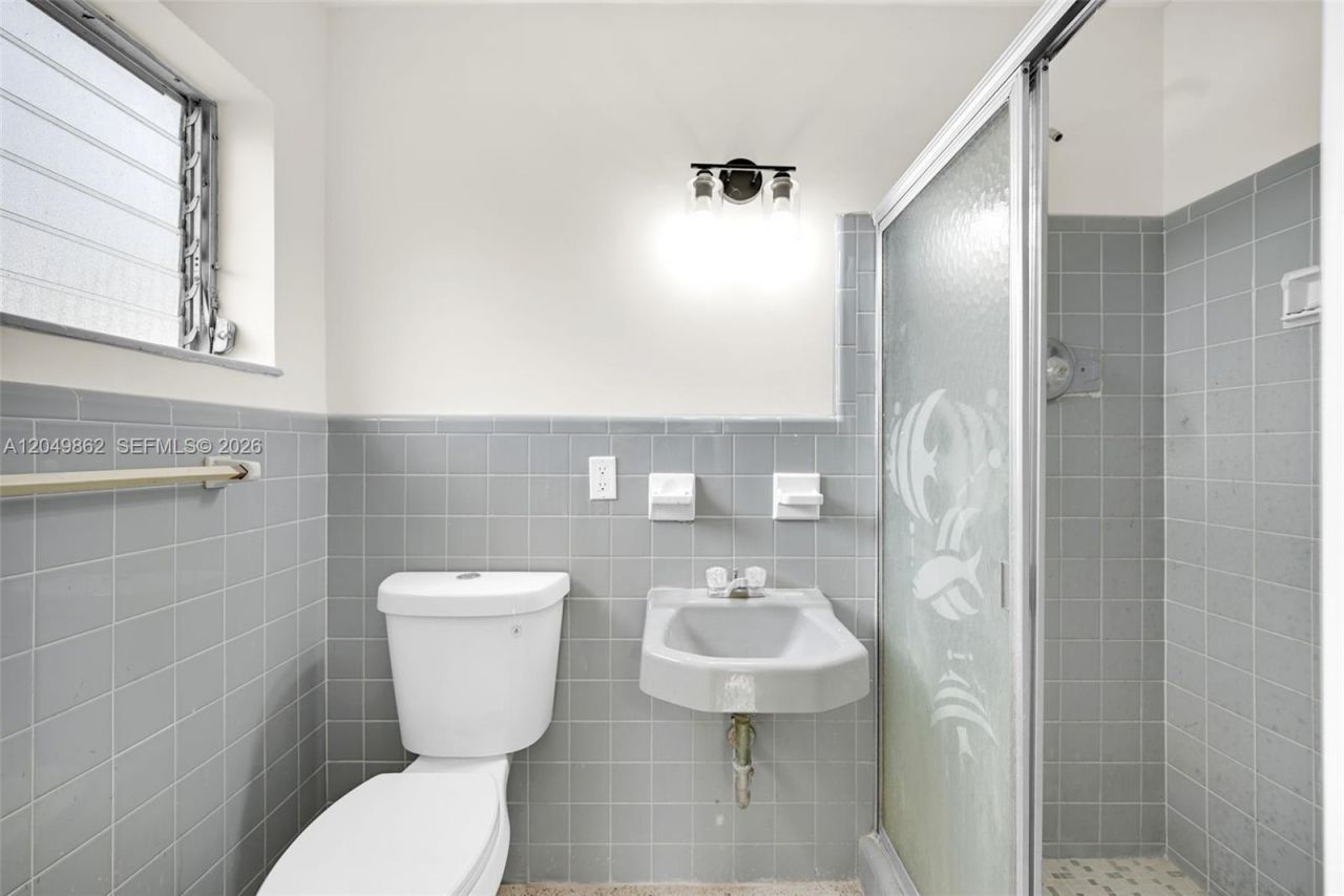 1380 W 60th Ter , Hialeah, FL 33012 Photo