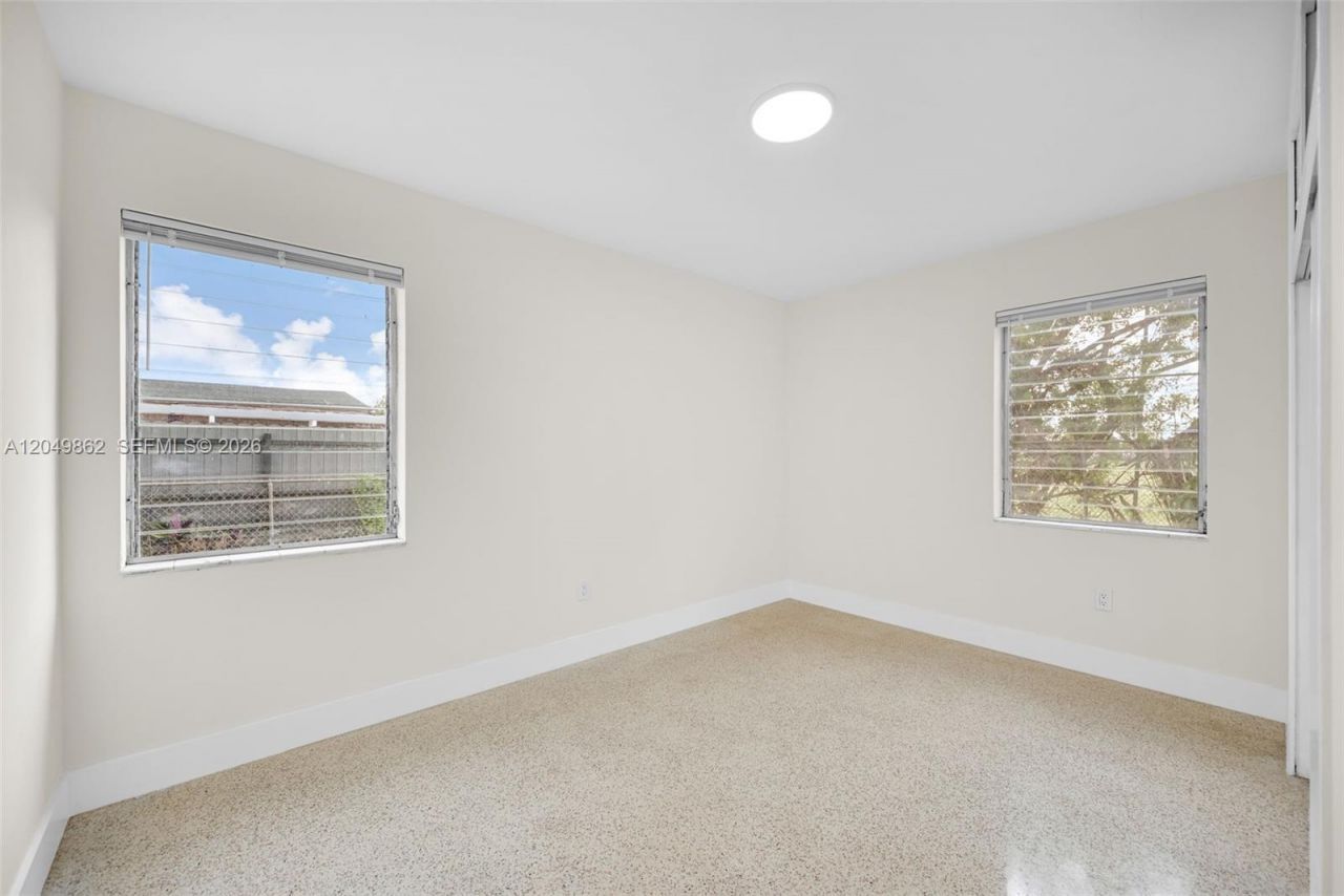 1380 W 60th Ter , Hialeah, FL 33012 Photo