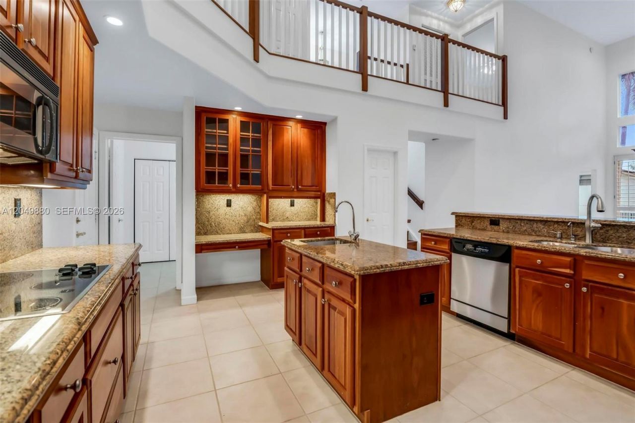 1811 NW 168th Ave, Pembroke Pines, FL 33028 Photo