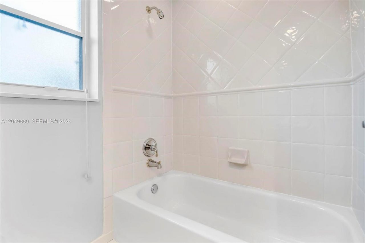 1811 NW 168th Ave, Pembroke Pines, FL 33028 Photo