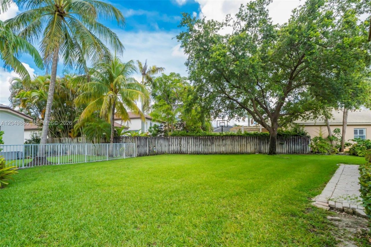 1811 NW 168th Ave, Pembroke Pines, FL 33028 Photo