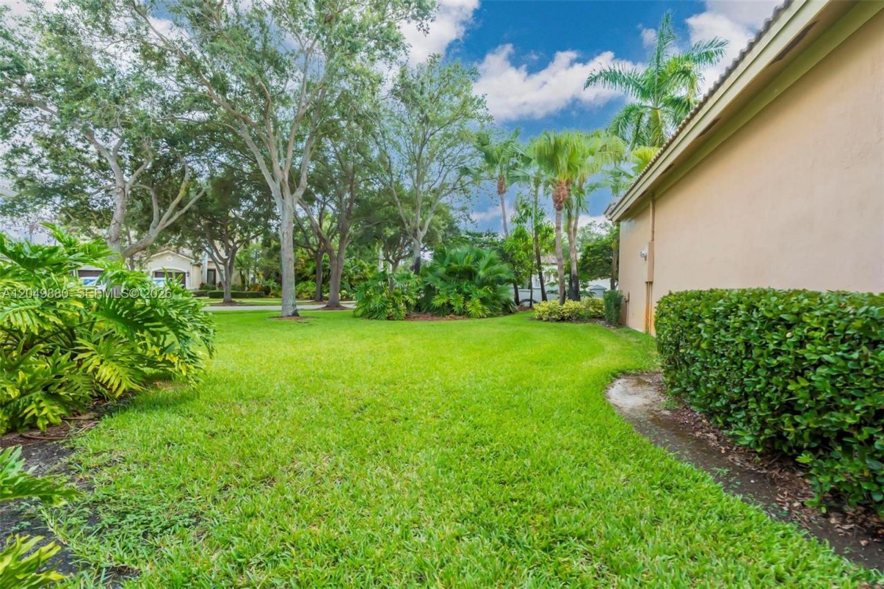 1811 NW 168th Ave, Pembroke Pines, FL 33028 Photo