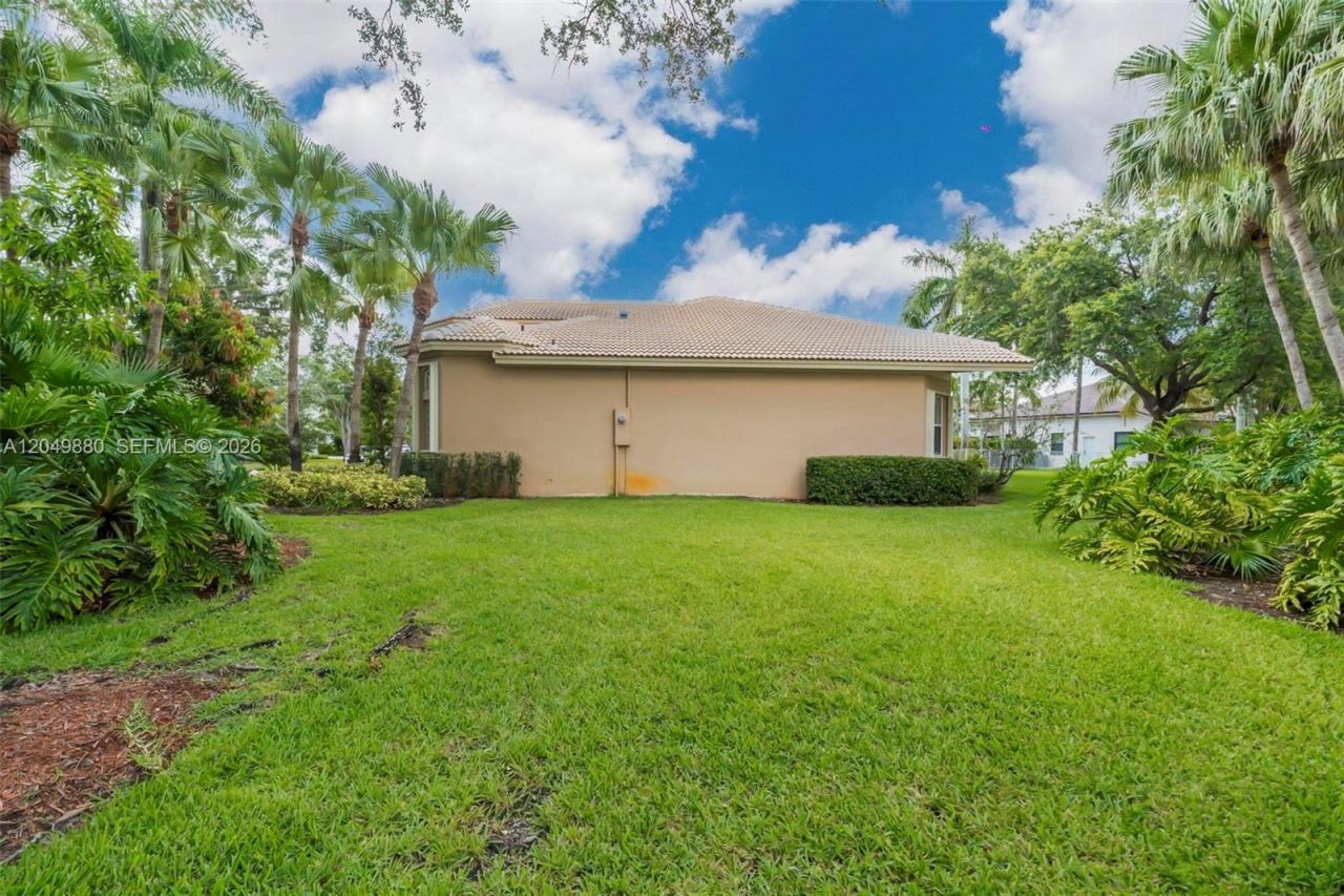 1811 NW 168th Ave, Pembroke Pines, FL 33028 Photo