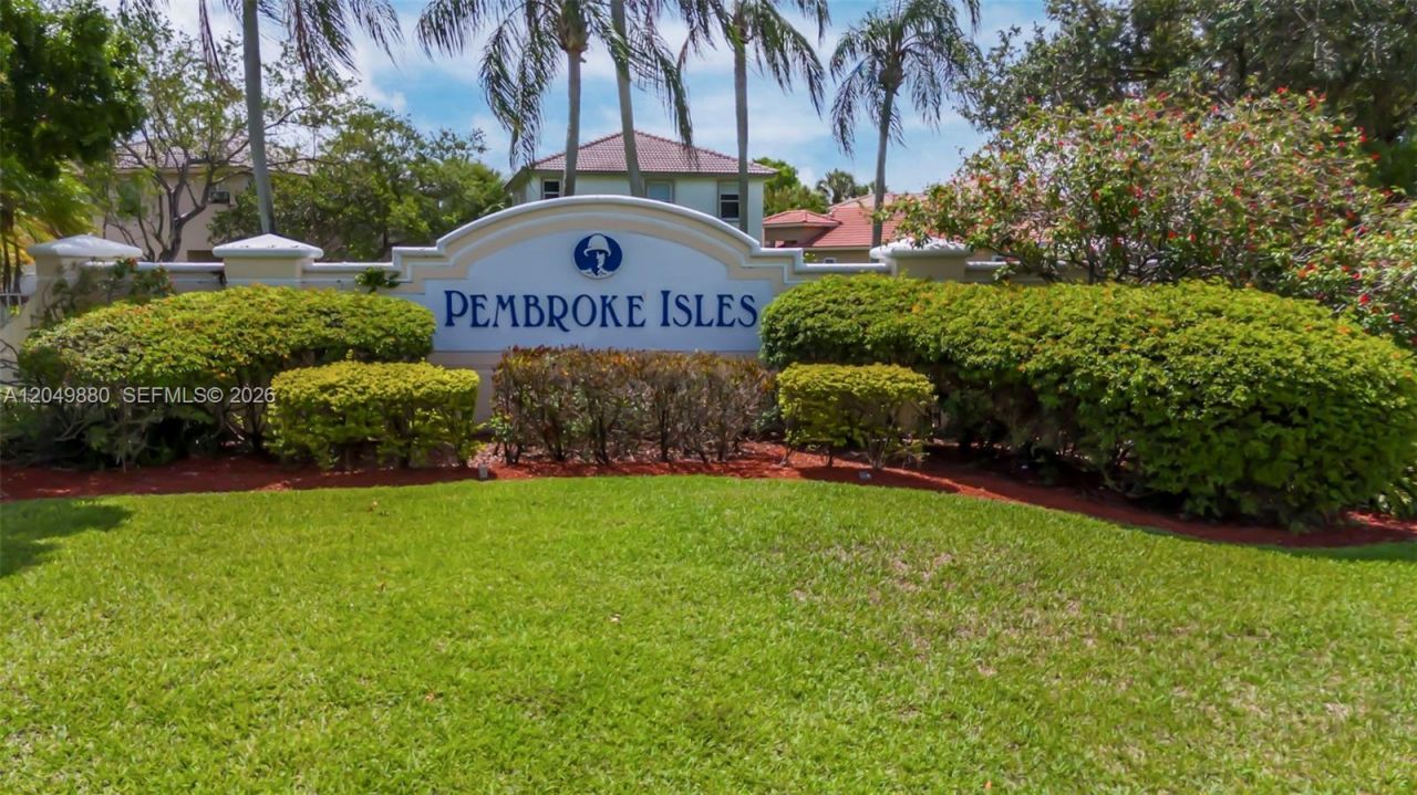1811 NW 168th Ave, Pembroke Pines, FL 33028 Photo