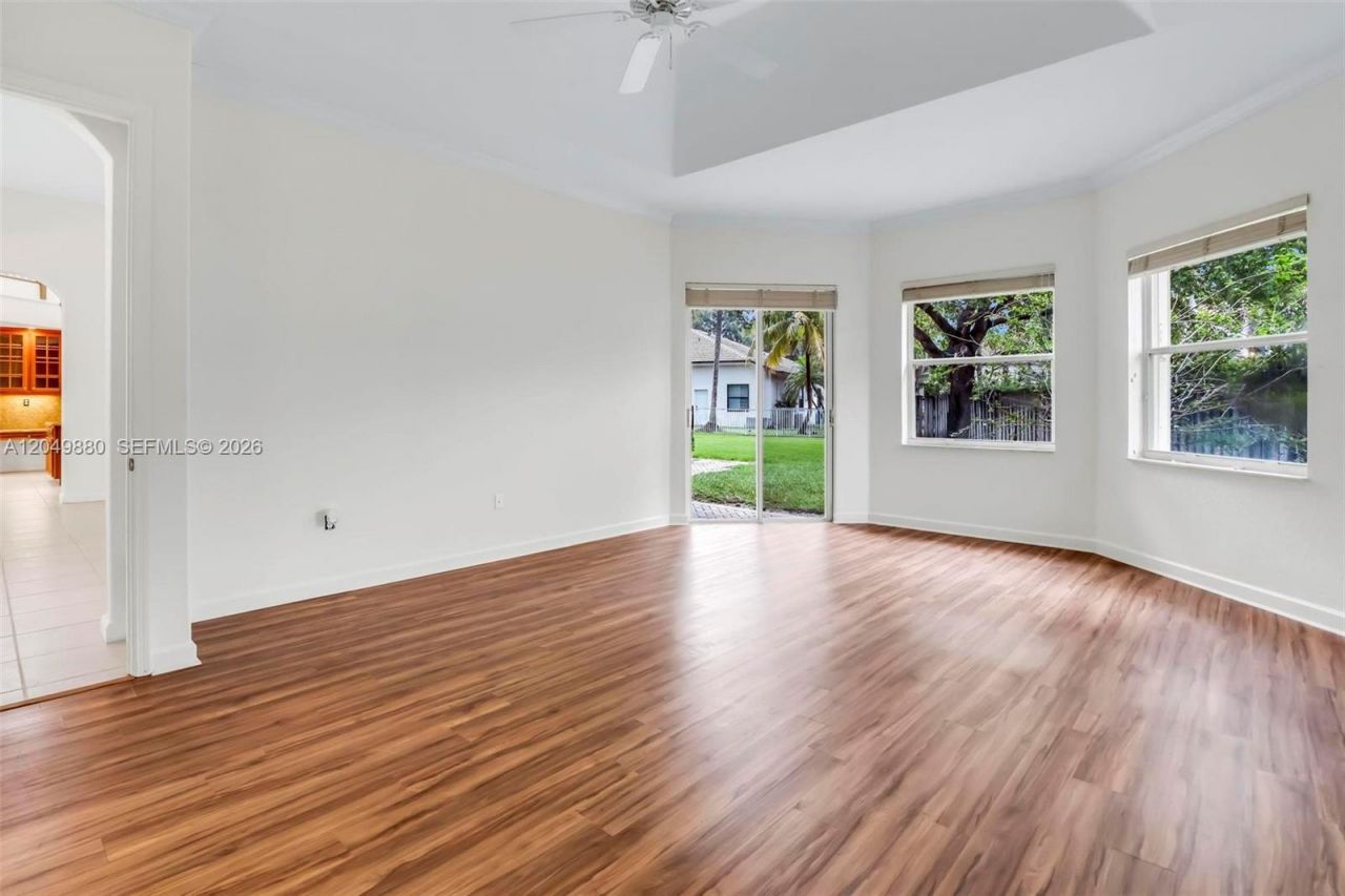 1811 NW 168th Ave, Pembroke Pines, FL 33028 Photo