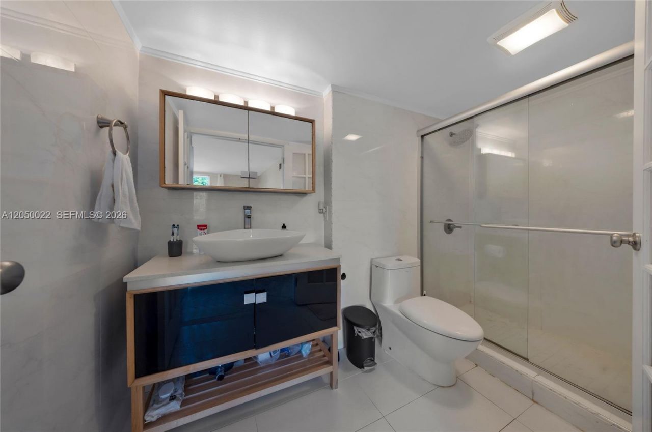 250 180th Dr, Unit 352, Sunny Isles Beach, FL 33160 Photo