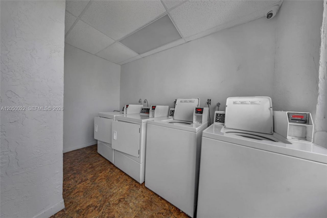 250 180th Dr, Unit 352, Sunny Isles Beach, FL 33160 Photo