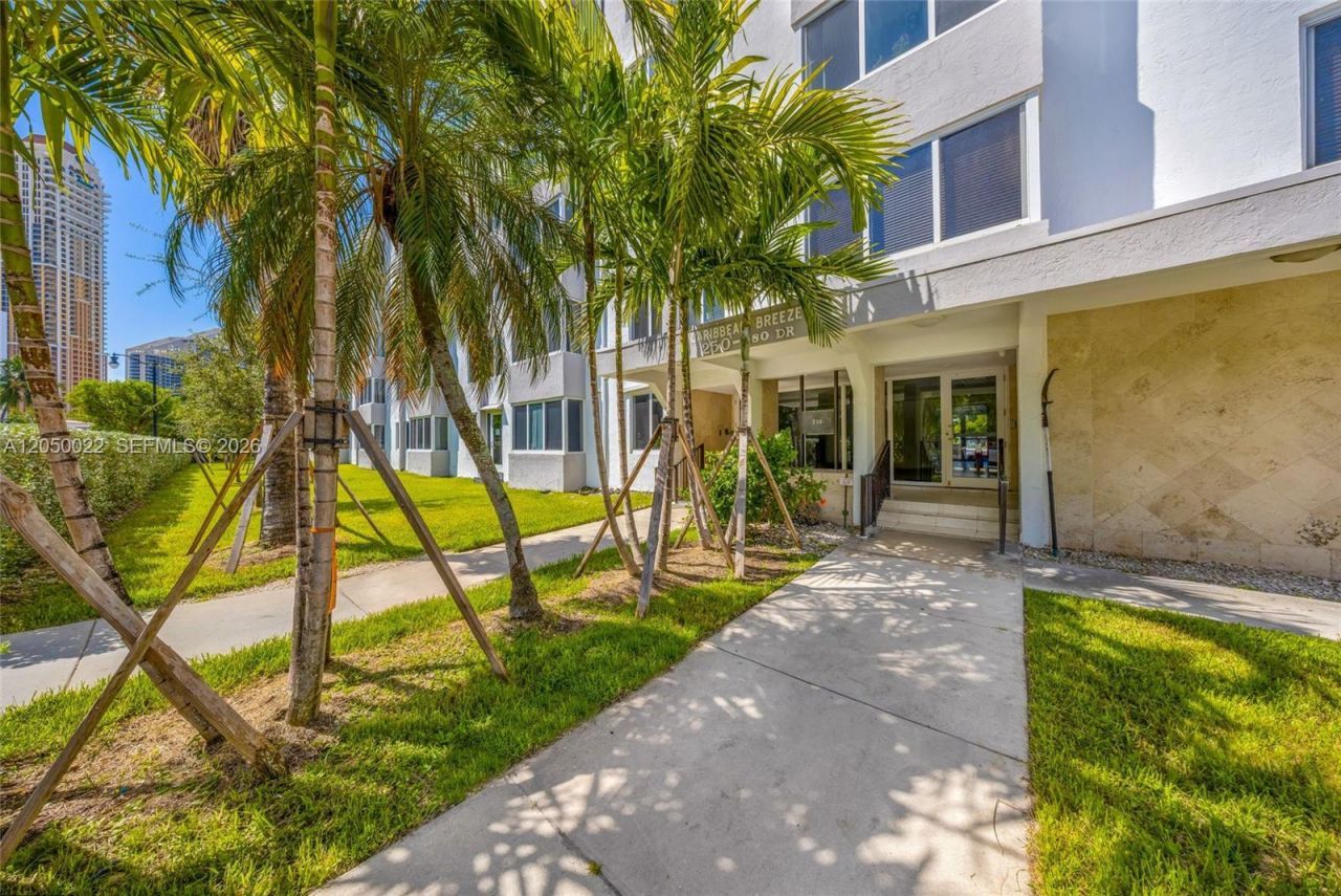 250 180th Dr, Unit 352, Sunny Isles Beach, FL 33160 Photo