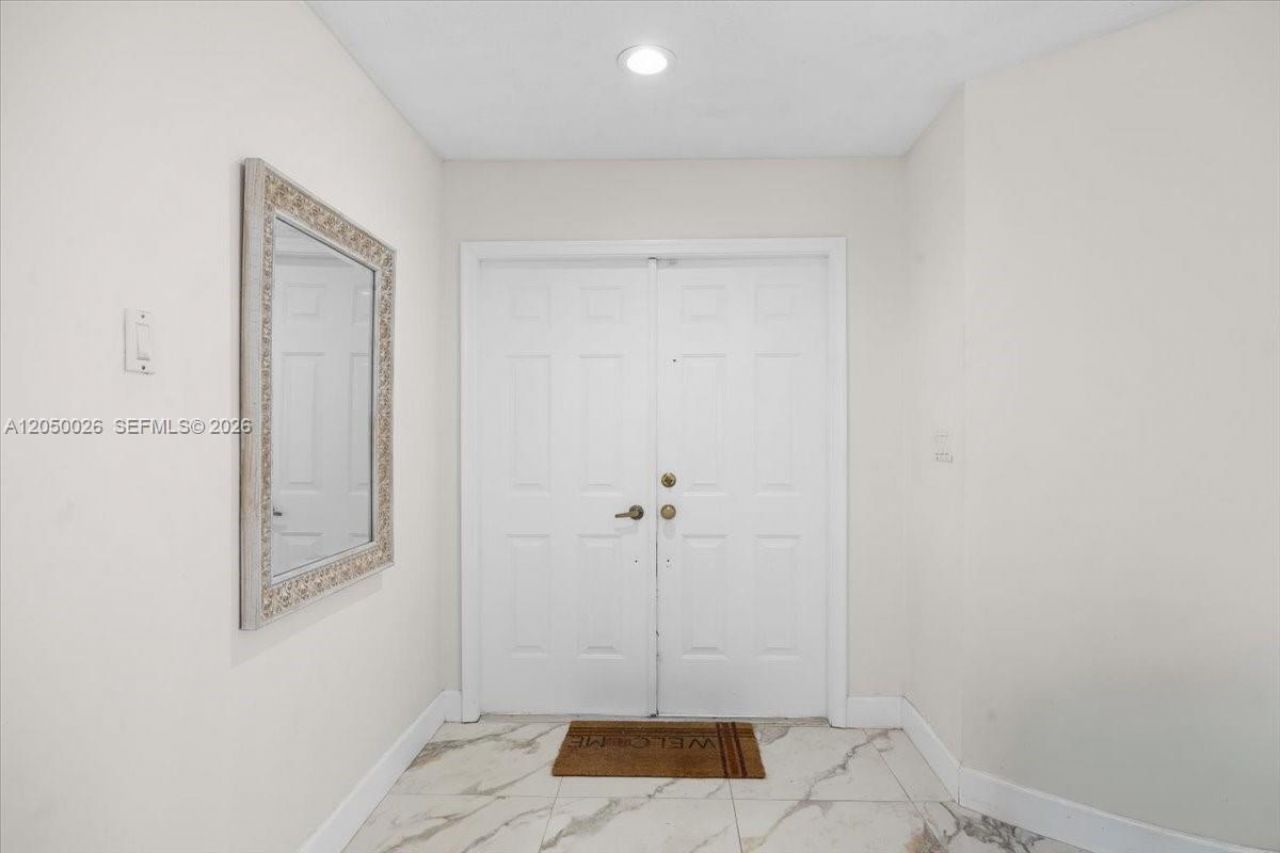 9847 Fairway Cove Ln , Plantation, FL 33324 Photo