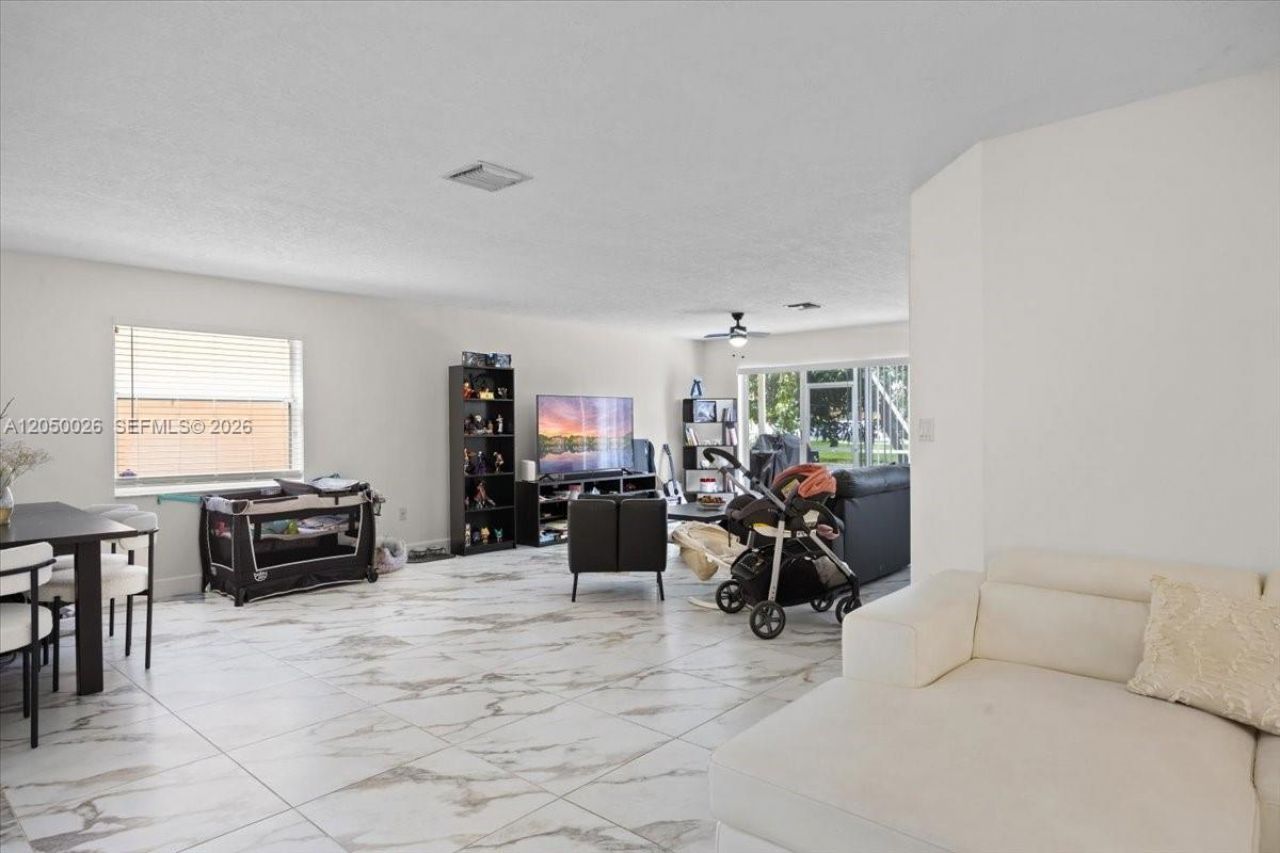 9847 Fairway Cove Ln , Plantation, FL 33324 Photo